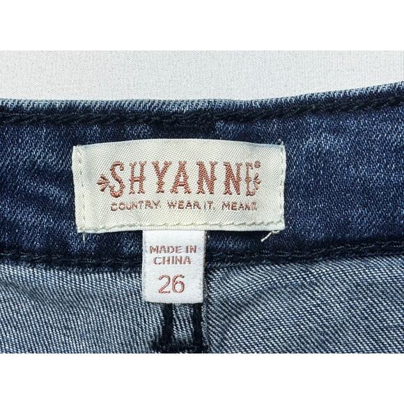 Shyanne Women's Stars & Stripes Sequined Back Pocket Denim Shorts - Size 26x3 - Picture 4 of 5